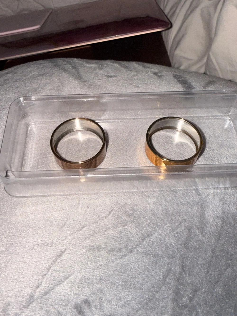 Oura Ring Gen 4 (Size 9) & Charger Dock - Rose Gold